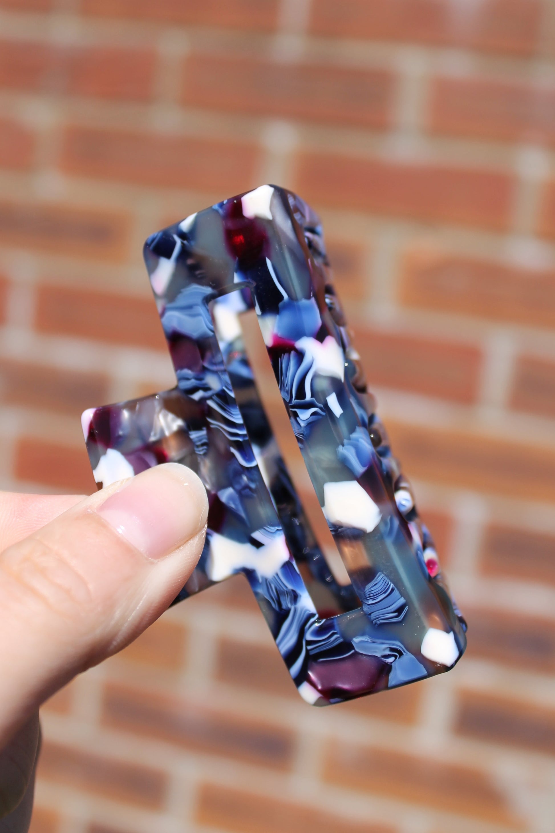 Blue Resin Claw Clip 1