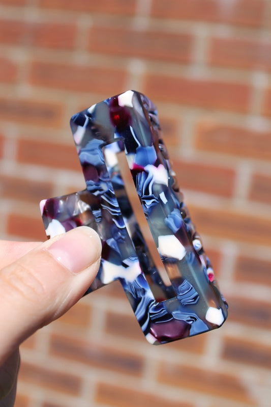 Blue Resin Claw Clip 1